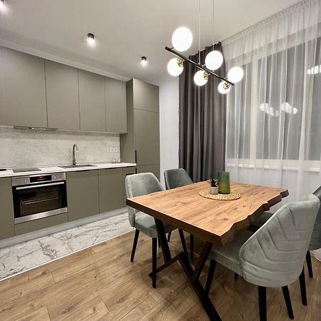 Vanquish Central Apartment Warna Exterior foto